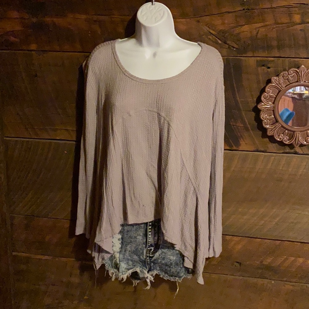 Relaxed Scoop Neck Long Sleeve Top in Taupe